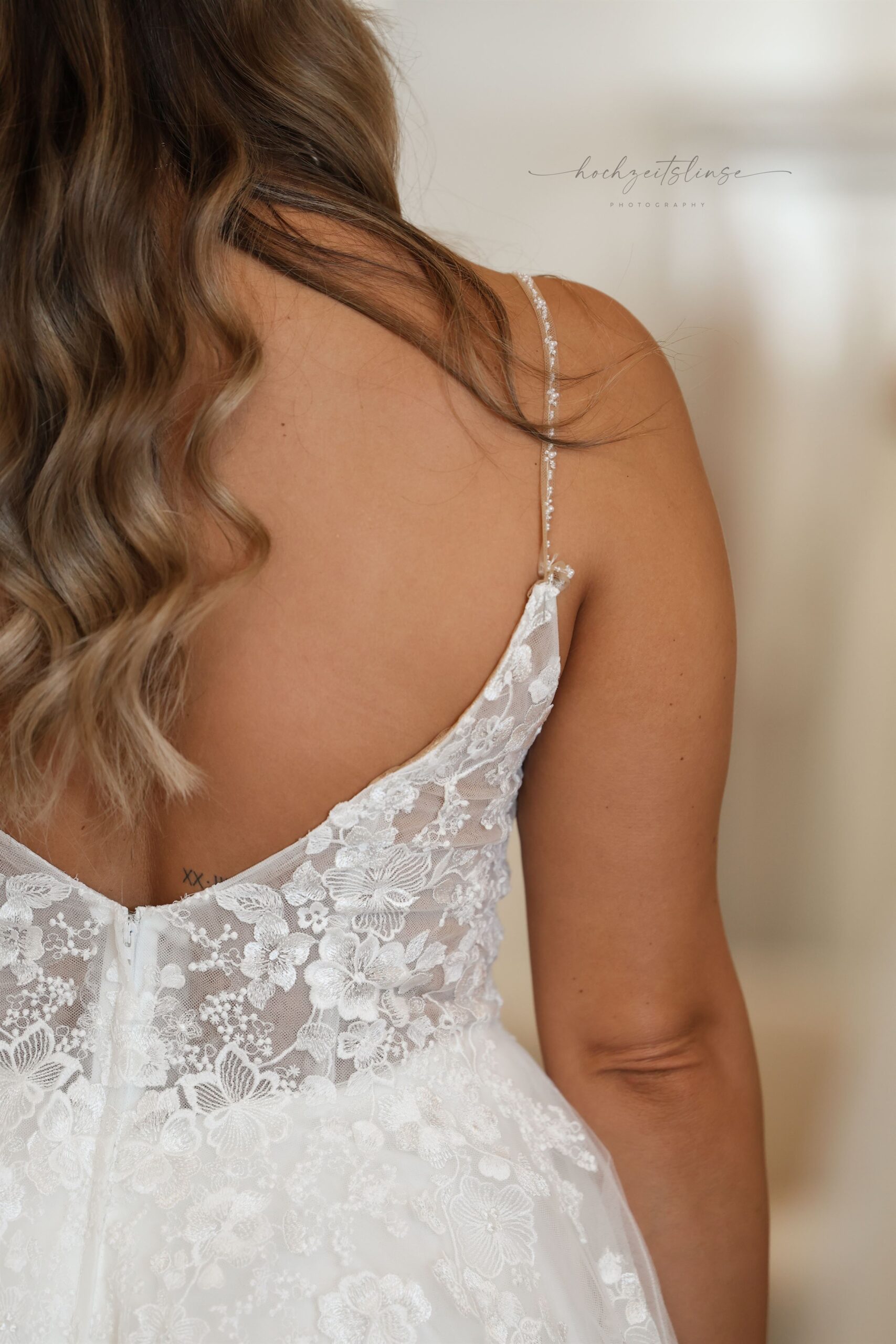 Brautkleid Anprobe Schleier und Spitze