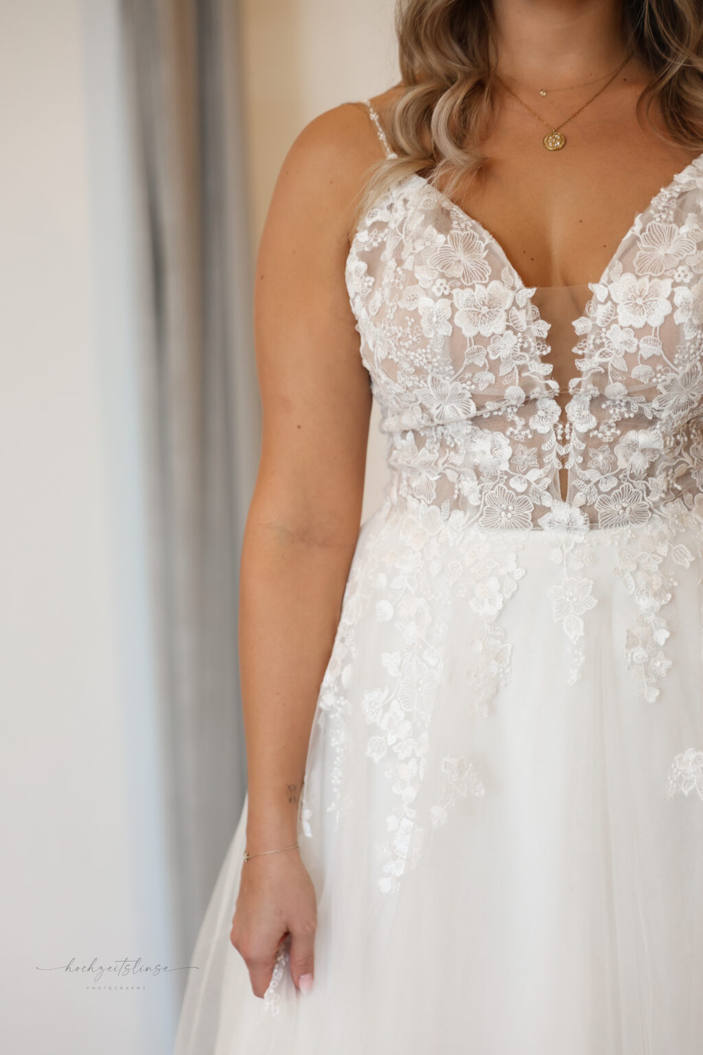 Curvy Brautkleid bei Schleier und Spitze Regensburg
