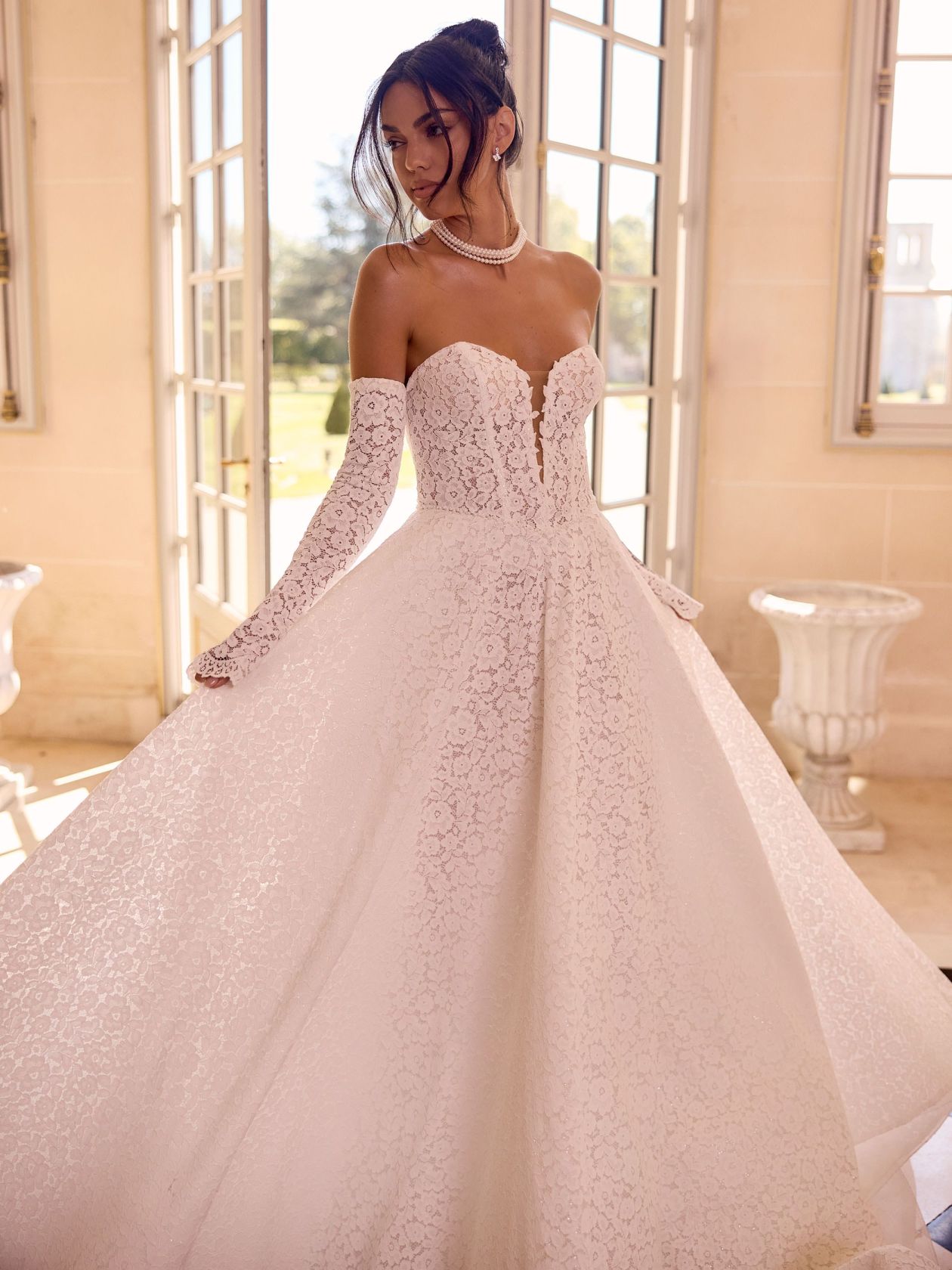 Elegantes und hochwertiges Brautkleid Schleier und Spitze